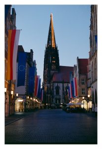 St. Lambertikirche, Prinzipalmarkt Münster, Himmelsleiter Europa Flagge Fahne